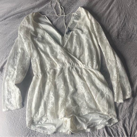 White Lace Romper - Picture 4 of 4